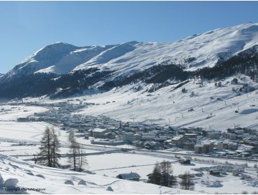 Skidorp Langgerekt wintersportdorp met veel opstapplaatsen voor skiliften-13