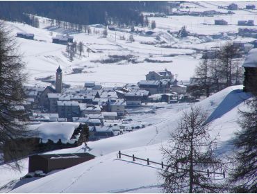 Skidorp Langgerekt wintersportdorp met veel opstapplaatsen voor skiliften-5